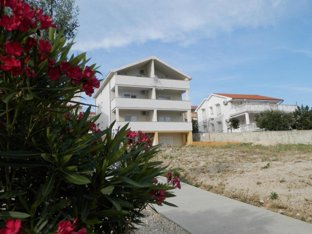 Apartments Nebeska Новаля Екстериор снимка